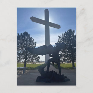 St. Michael engelbeeld bij reusachtig kruis Briefkaart