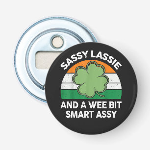 St. Patrick Dag Sassy Lassie Grappige Shamrock Ier Button Flesopener