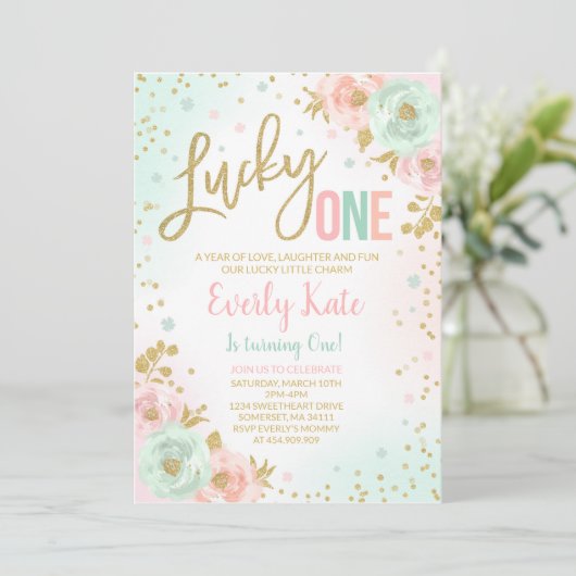 St. Patrick's Birthday Invitation Lucky One Party (Debout devant)