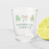 St Patrick's Coquette Shamrock gepersonaliseerd Shot Glas (Achterkant)