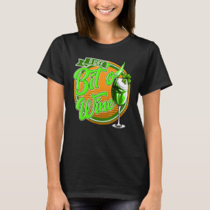 St Patrick's Day A Wee Bit O'Wine Funny Mam Vrouwe T-shirt