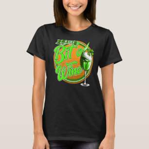 St Patrick's Day A Wee Bit O'Wine Funny Mam Vrouwe T-shirt