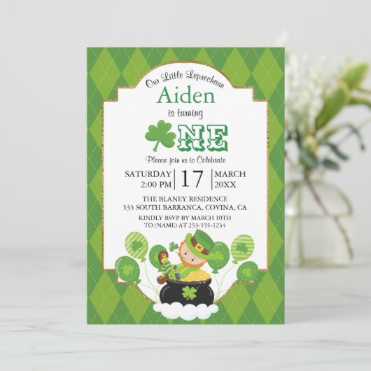 St. Patrick's Day Anniversaire Fête Invitation (Debout devant)