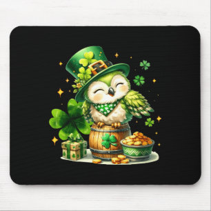 St. Patrick's Day dier uil met Ierse klaver Muismat