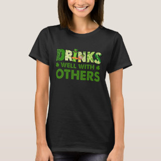 St.Patrick's Day Drink goed met anderen Shamrock T-shirt