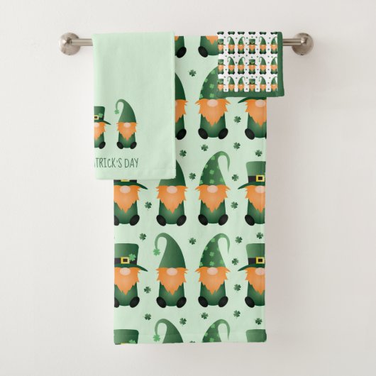St Patricks Day Gnome Pattern Bad Handdoek (Insitu)