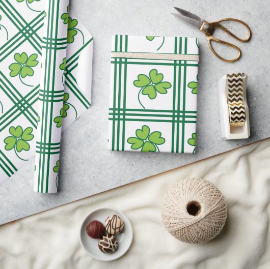 St Patricks Day Green Four Leaf Clover Pattern Cadeaupapier (Crafts)