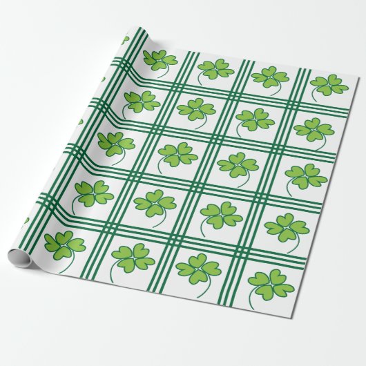 St Patricks Day Green Four Leaf Clover Pattern Cadeaupapier (Uitgerold)