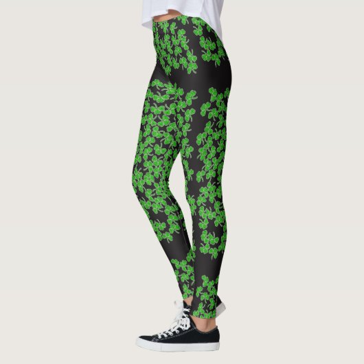 St. Patricks Day Green Shamrock Pattern op Black Leggings (Links)