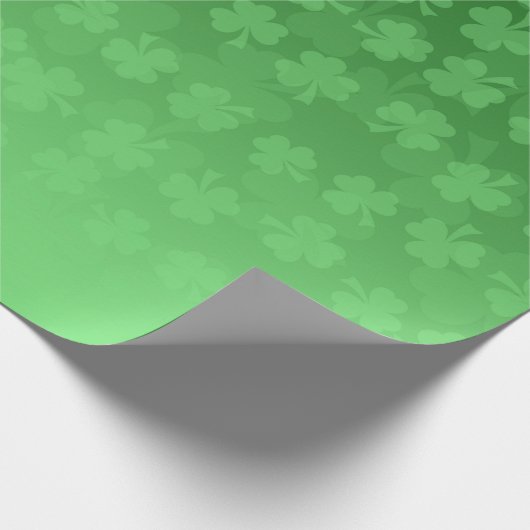 St. Patrick's Day groen shamrocks ombre patroon Cadeaupapier (Hoek)