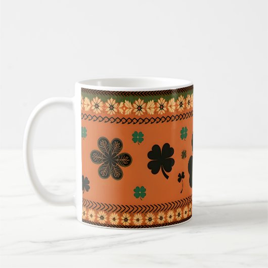 St. Patrick's Day Grote Shamrocks en bloemen Koffiemok (Links)