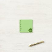 St. Patricks Day Klaver Post-it® Notes (Op bureau)