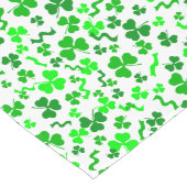 St Patrick's Day Lucky Shamrocks Confetti Pattern Lange Tafelloper (Hoek)