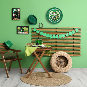 St. Patrick's Day met een gelukkige eenogige kat Ronde Klok
