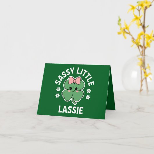St Patricks Day Sassy Little Lassie Kinder Meisje Kaart (Gele Bloem)