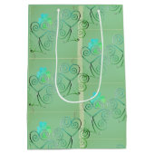  St Patrick's Day Shamrock Misty Green Medium Cadeauzakje (Achterkant)