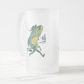 Staalkopforel in zijn broek matglas bierpul (Voorkant links)