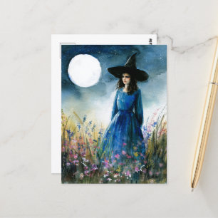 Staand onder de volle maan in de veldbloemen briefkaart