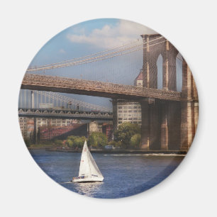 Stad - NY - Zeilen onder de Brooklyn Bridge Magneet