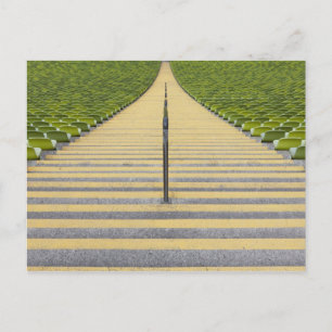 Stadiumtrap tussen rijen groene stoelen briefkaart