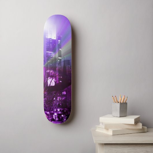 Stadslichten - modern paarse skateboard (Muurkunst)