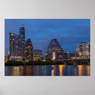 Stadssilhouet weerspiegelt in Lady Bird Lake Poster