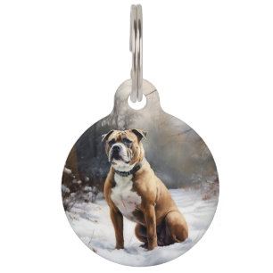 Staffordshire Bull Terrier laat het sneeuwKerstmis Huisdierpenning