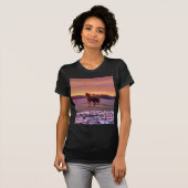 Stallion Running Home op Sunset on Ranch T-shirt (Voorkant volledig)