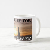 STAND-UP VOOR DEMOCRATIE #VoteBlue Koffiemok (Voorkant rechts)