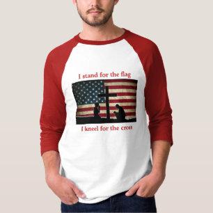 Stand van de vlag - Kneel voor het kruis T-shirt
