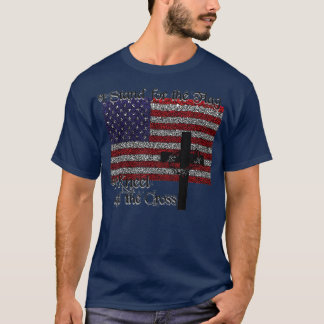 Standaard voor de vlag Kneel voor de kruispatriott T-shirt