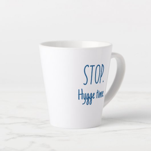 Standard Latte Mug - Stop. Hygge Time. (Angle droit)