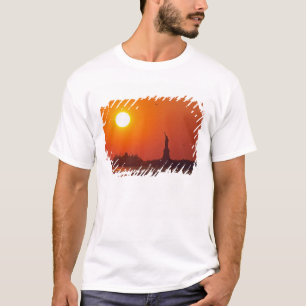 Standbeeld van de Vrijheid, New York Harbor, NY, V T-shirt