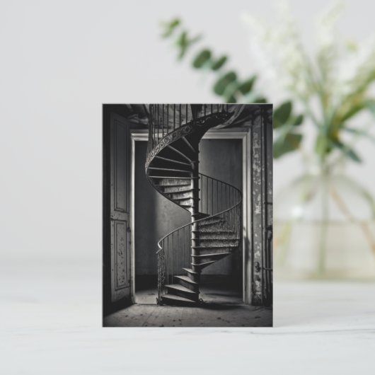 Stap in het mysterie met onze  geïnspireerde t- briefkaart (Staand voorkant)