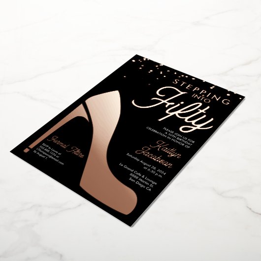 Stap in vijftig 50ste Verjaardagsfeestje Hoge hakk Folie Feestdagenkaart (Gedraaid)