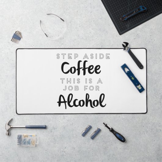 Stap naast koffie Dit is een taak voor alcohol Bureaumat (Werkstation)