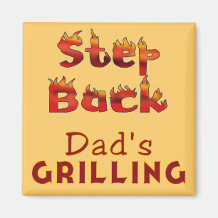 Stap terug Papa's Grilling T-shirts en geschenken Magneet