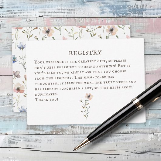 Stapel boeken baby shower waterverf, wilde bloem informatiekaartje