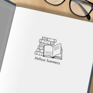 Stapel boeken en open boekenplaat 1x1 	rubberstempel