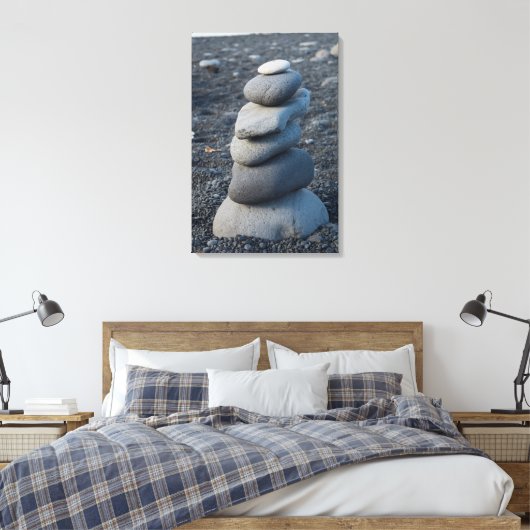 Stapel grijze rokken op strand canvas afdruk (Insitu (Slaapkamer))