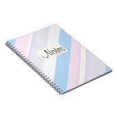 Stapel streept blauw wit en roze notitieboek (Rechterzijde)