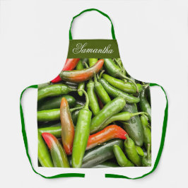 Stapel van groene pittige paprika's schort