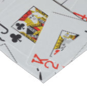 Stapel verspreide speelkaarten, tafelkleed (Gekanteld)