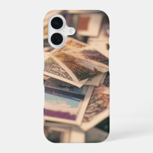 Stapel vintagefoto's iPhone 16 hoesje