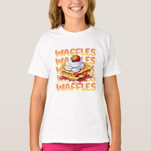 Stapel wafels bedekt met aardbeien t-shirt
