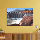 Stapelstenen boven de waterval canvas afdruk (Insitu (Woonkamer))