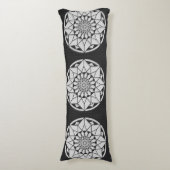 Star Mandala breit zwart & wit Lichaamskussen (Voorkant Verticaal)