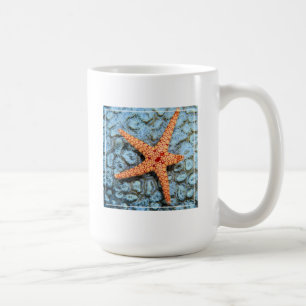 Starfish op een koraal met pokken koffiemok