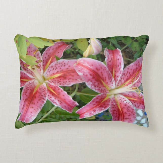 Stargazer Lilies Garden Floral Decoratief Kussen (Voorkant)