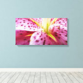 Stargazer Lily Bright Magenta Floral Canvas Afdruk (Insitu (Houten vloer))